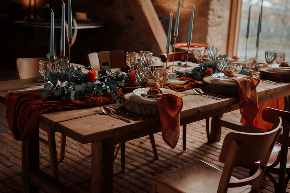 Blumige Tischdekoration