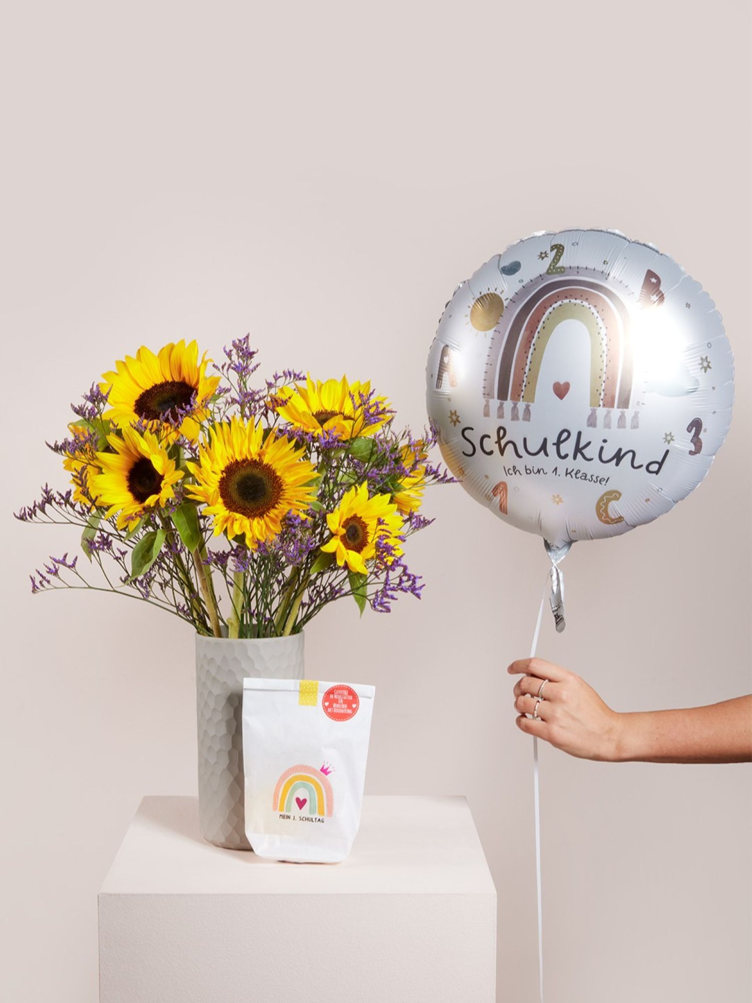 Blume, Blumen-Arrangement, Blumenstrauß, Leute, Luftballon