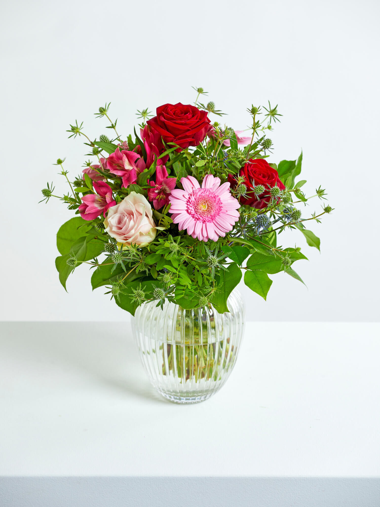 Blumenstrauß, Glasvase, Pink Gerbera, Rote Rose, Grünes Laub