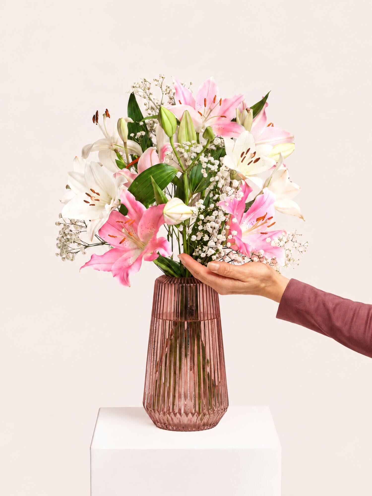 Blumenstrauß, rosa Lilien, weiße Lilien, Babybalg, rosa Vase