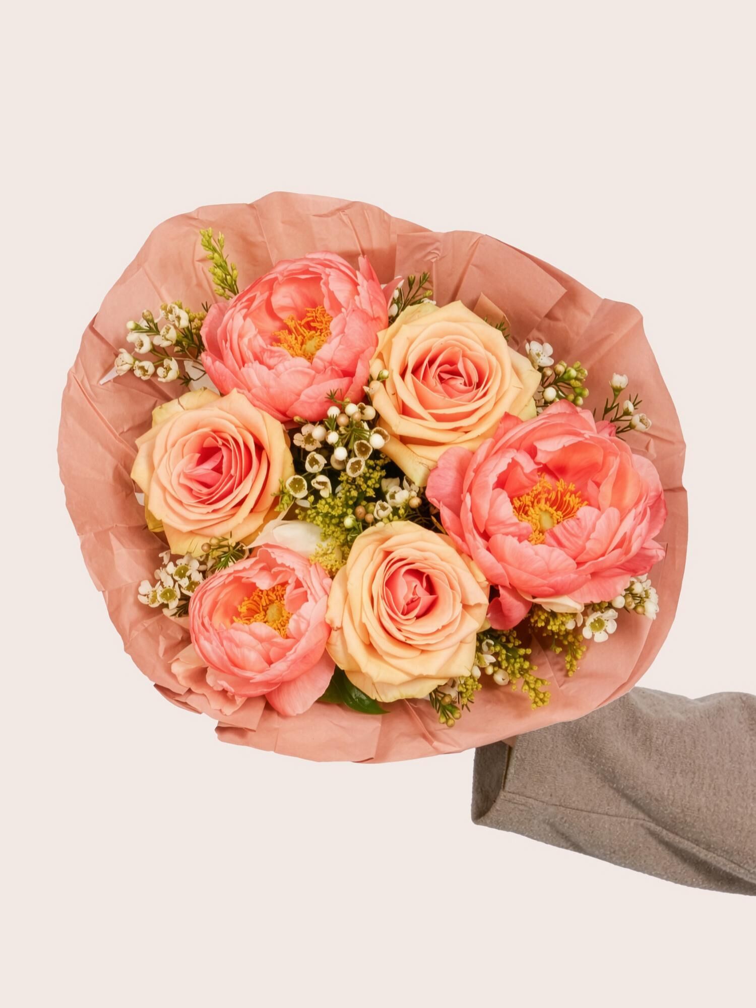 Blumenstrauß, Pfingstrosen, Rosen, pinkfarbener Strauß, Fußumschlag, Handstrauß