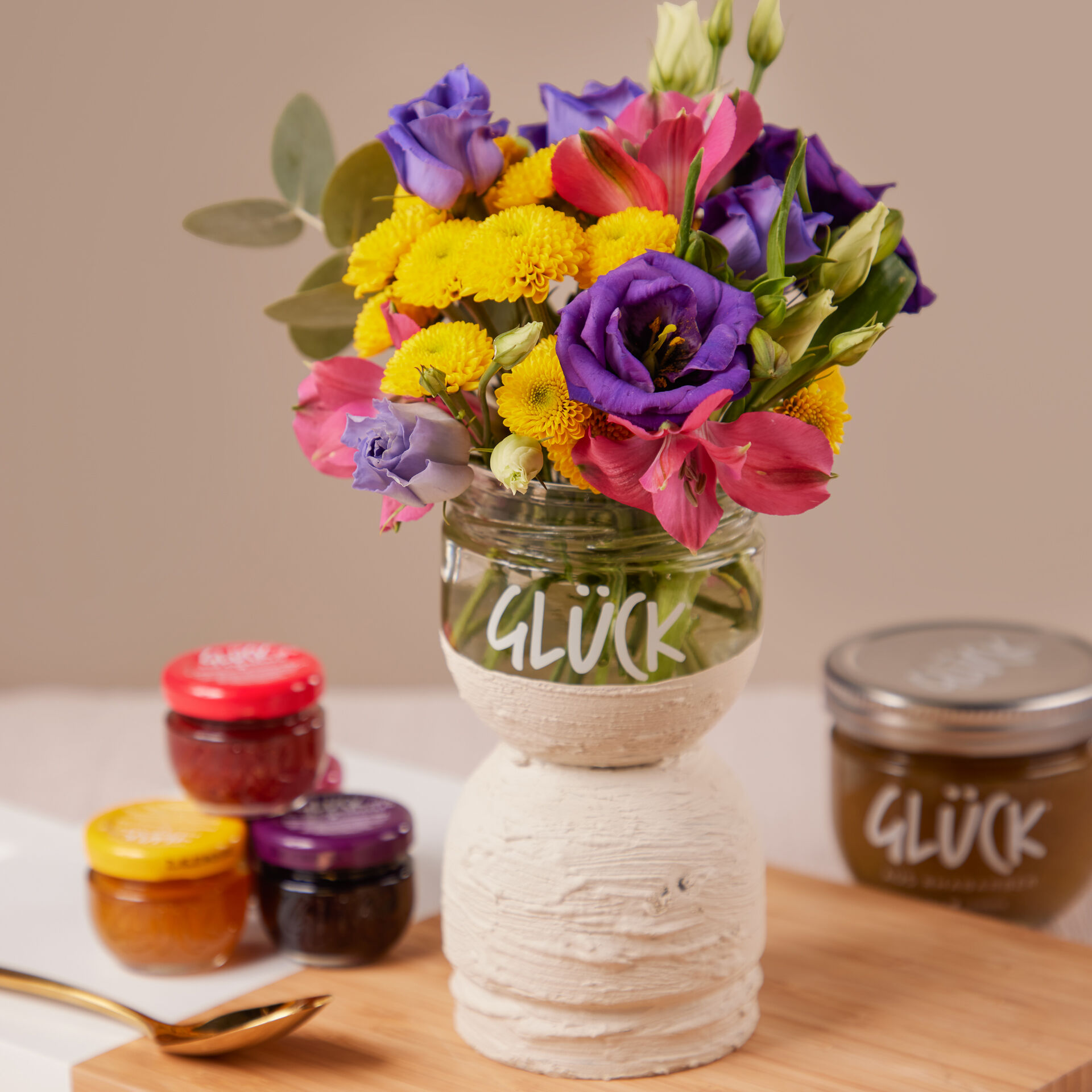 DIY: Terracotta Vase mit GLÜCK-Gläsern