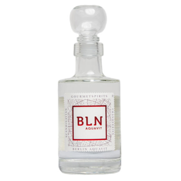 BLN Aquavit mit Skandinavischen Cranberries 500ml in hochwertiger durchsichtiger Glaskaraffe
