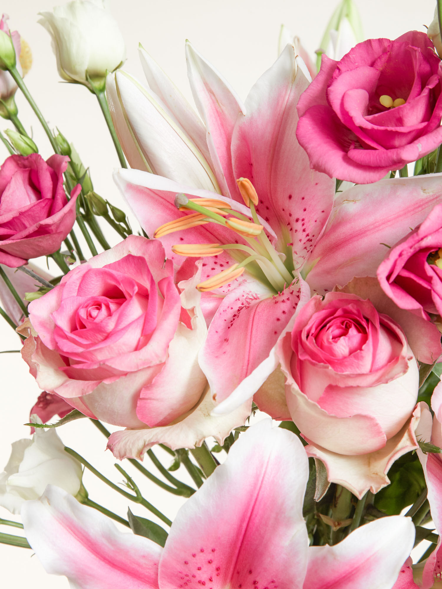 Happy Birthday Detailbild von rosafarbene Lilien und Rosen