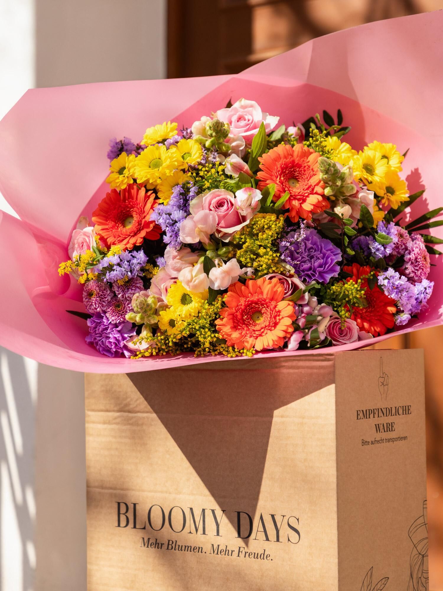 Blumenstrauß, bunte Blumen, rosa Verpackung, Pappe Box, Bouquet