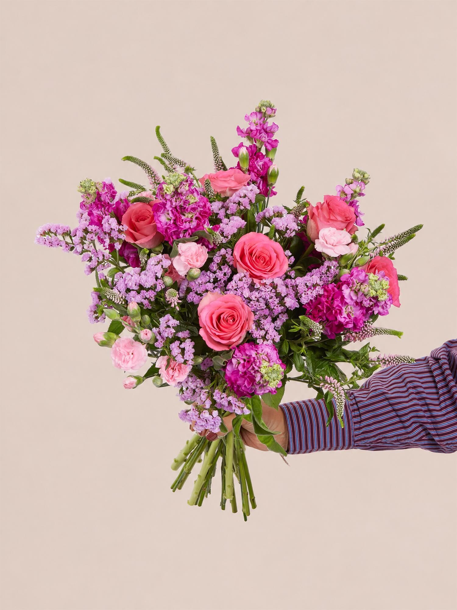 Blumenstrauß, rosa Rosen, Mischblumen, Schnittblumen, violette Blüten