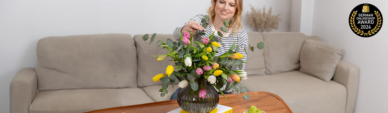 Blume, Blumen-Arrangement, Blumenstrauß, Couch, Wohnzimmer