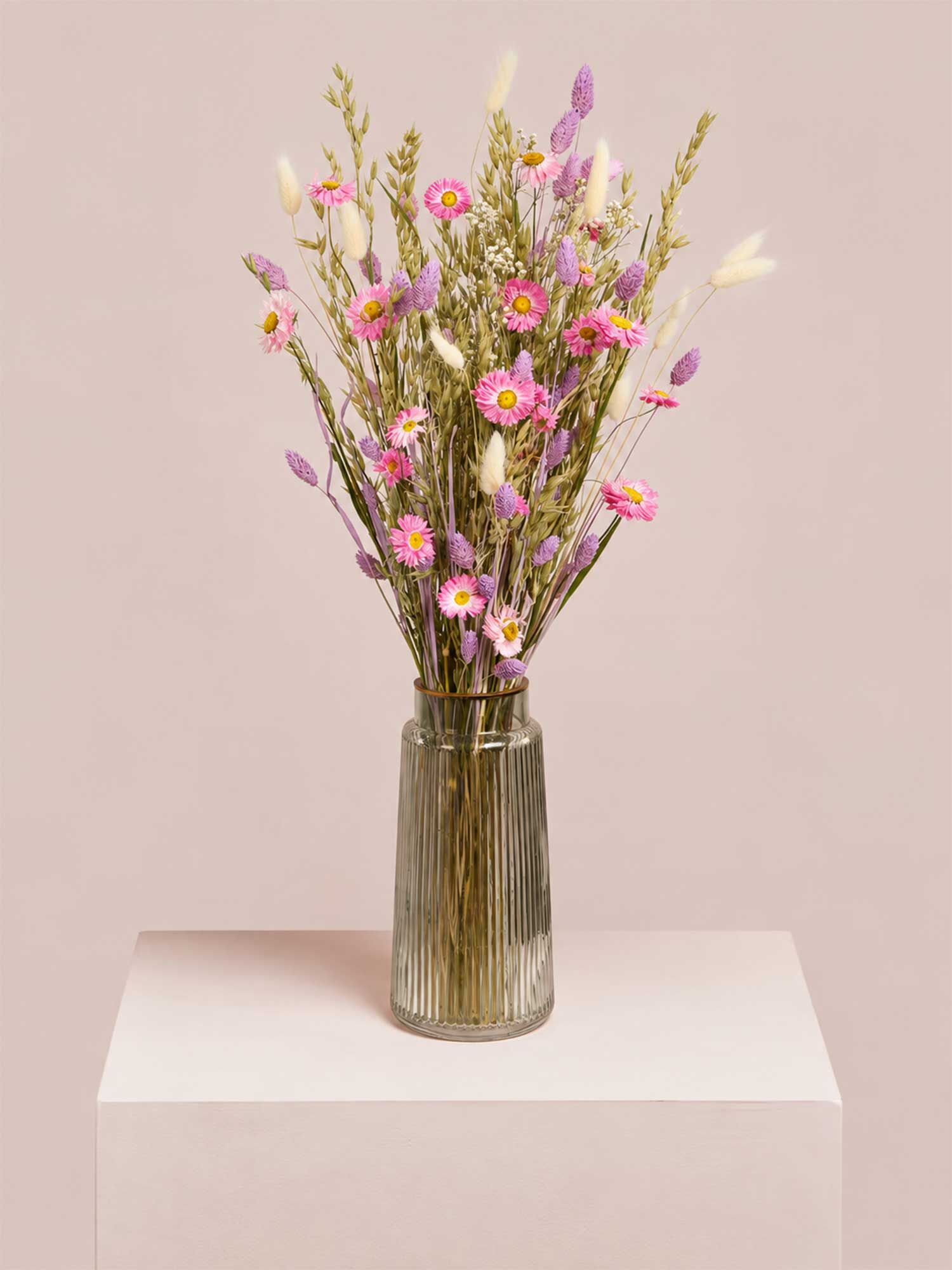 blumenstrauß, rosafarbene blumen, glasvase,  florale arrangement, getrocknete wildblumen