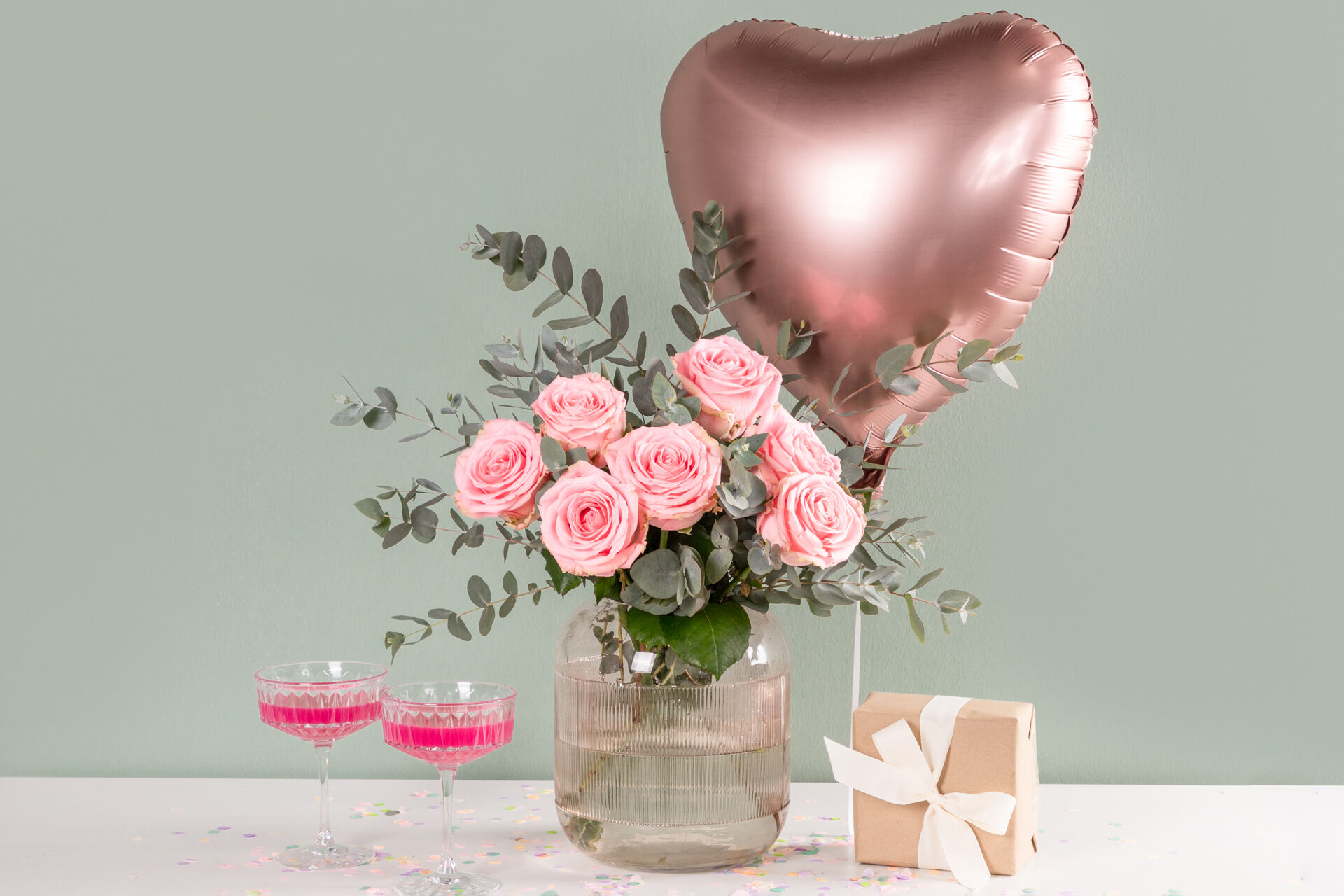 WBD0192_01_1920x1280 Blume, Blumen-Arrangement, Blumenstrauß, Rose, Glas