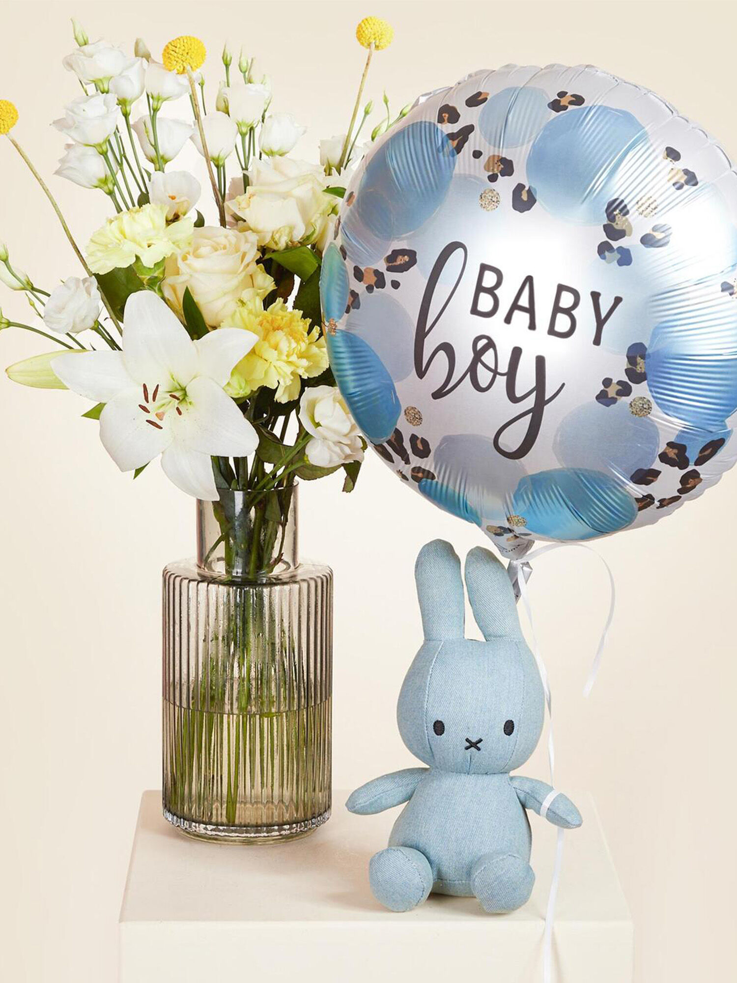 Baby, Ballon, Blumenarrangement, Vase, Plüschhase