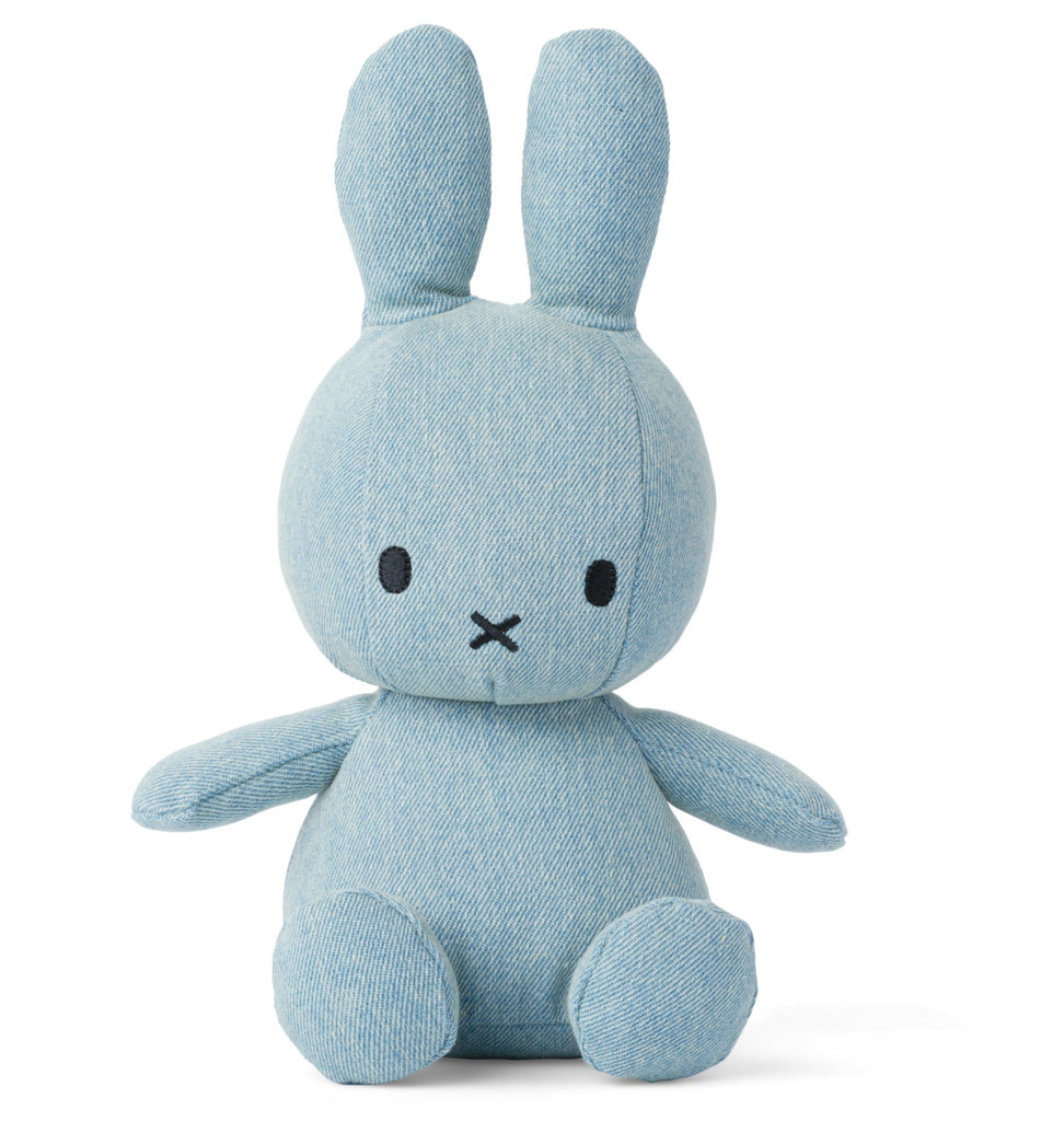 Miffy Hase blau Frontansicht auf einen blauen sitzenden Miffy Hasen