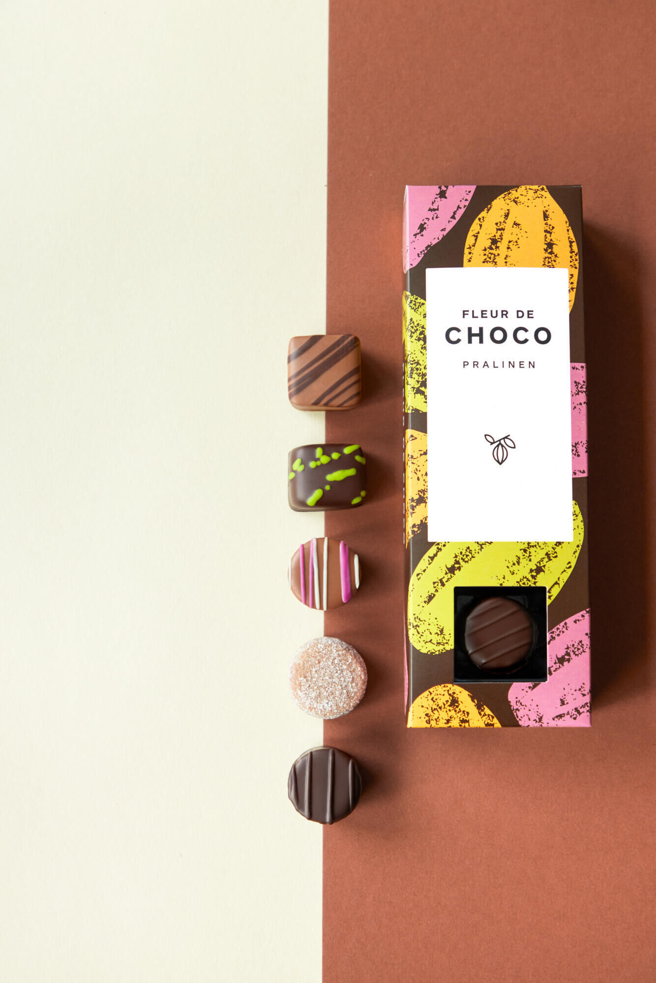 Schokolade, bunte Pralinen, Bonbons, Schachtel mit Pralinen, Pralinen